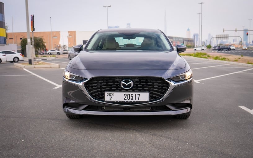 Mazda 3 (Темно-серый), 2024 для аренды в Рас-эль-Хайме