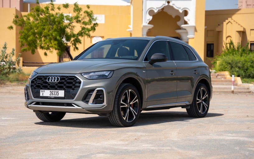 Audi Q5 (Grijs), 2024 te huur in Ras Al Khaimah