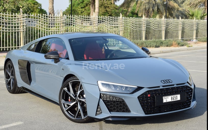 Audi R8 (Gris), 2020 para alquiler en Dubai