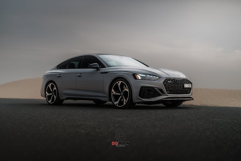 在沙迦 租 奥迪 RS5 (灰色), 2025