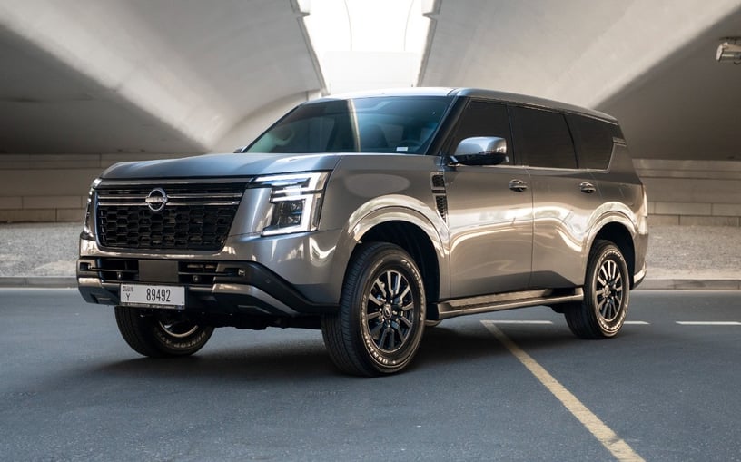 Nissan Patrol Platinum V6 (Grise), 2026 &agrave; louer &agrave; Abu Dhabi