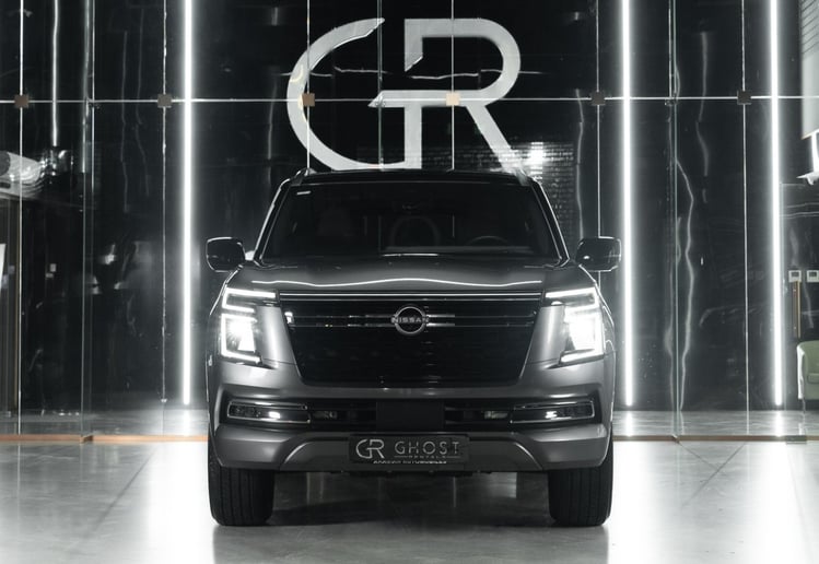 Nissan Patrol (Gris), 2025 para alquiler en Dub&aacute;i