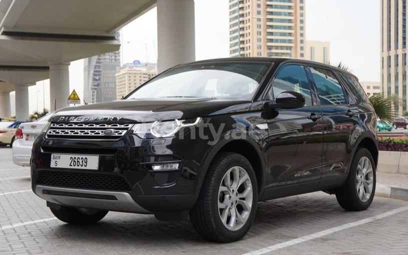 Range Rover Discovery (Grau), 2019  zur Miete in Sharjah