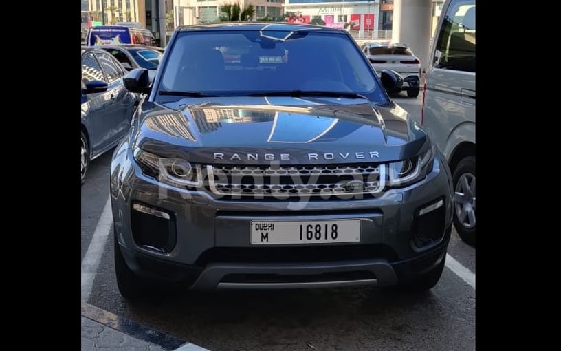 Range Rover Evoque (Gris), 2019 para alquiler en Dubai