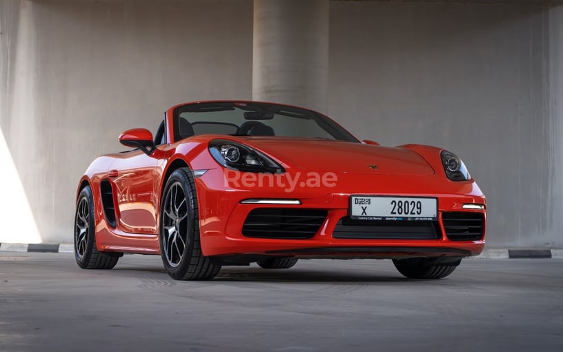 Porsche Boxster 718 (Оранжевый), 2020 для аренды в Дубай