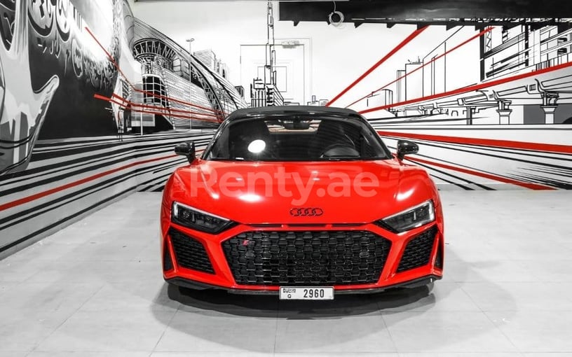 Audi R8 spyder (rojo), 2021 para alquiler en Dubai