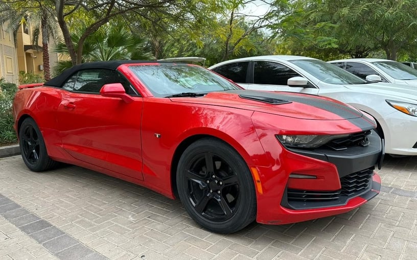 在迪拜 租 Chevrolet Camaro (红色), 2019