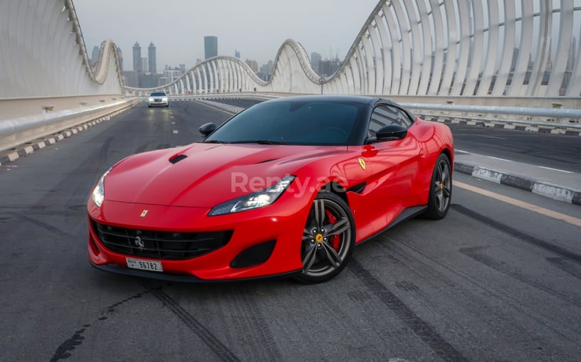 Ferrari Portofino Rosso Black Roof (Rosso), 2019 in affitto a Dubai