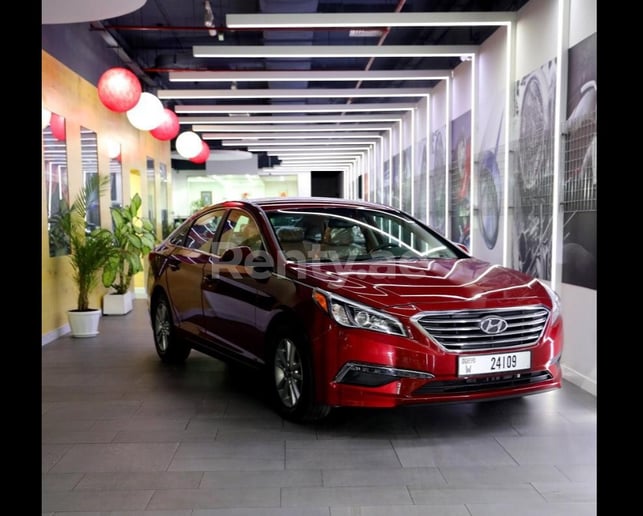 Hyundai Sonata (Red), 2017 para alquiler en Dubai