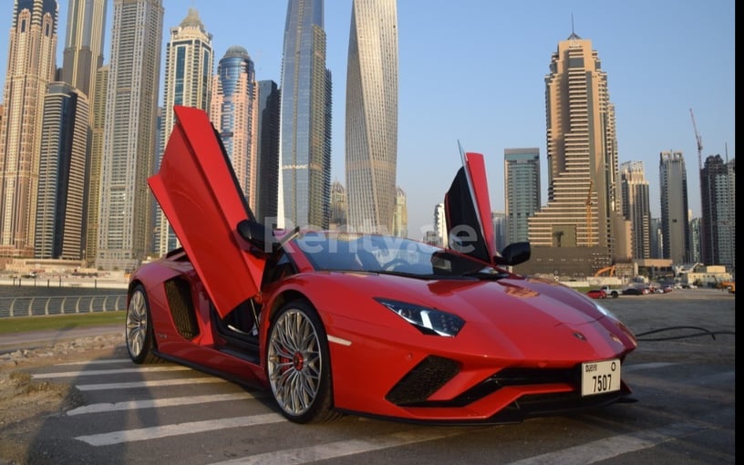 Lamborghini Aventador S (rojo), 2019 para alquiler en Dubai