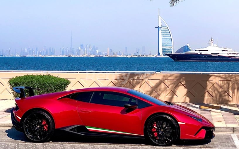 Lamborghini Huracan Performante (rojo), 2019 para alquiler en Dubai