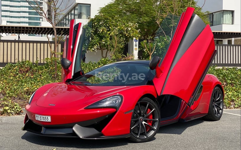 McLaren 570S Spyder (Rouge), 2019 à louer à Dubai