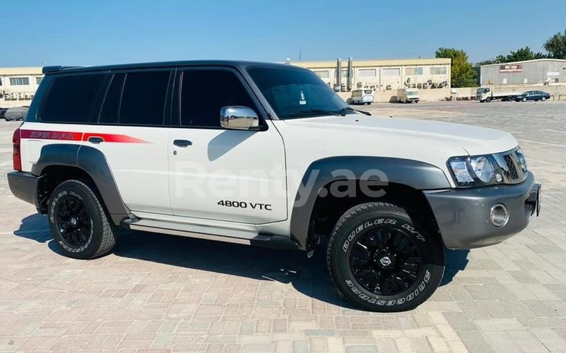 Nissan Patrol Super Safari (Blanc), 2020 à louer à Dubai