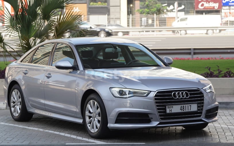 Audi A6 (Silber), 2018  zur Miete in Dubai