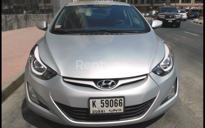 إيجار Hyundai Elantra (فضة), 2015 في دبي