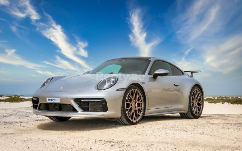 在迪拜 租 Porsche 911 Carrera 2s (银), 2021