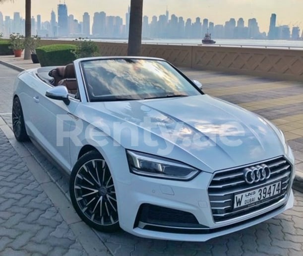 Audi A5 Cabriolet (Белый), 2018 для аренды в Дубай