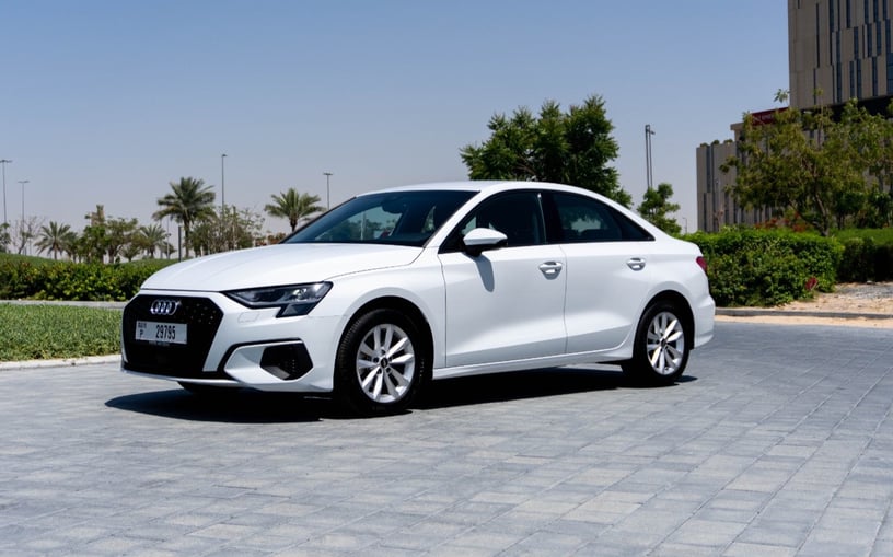 Audi A3 (Blanco), 2024 para alquiler en Dubai