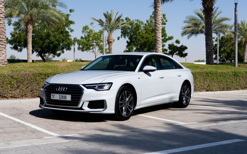 Audi A6 (Blanco), 2024 para alquiler en Ras Al Khaimah