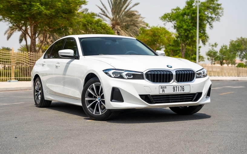 BMW 318i (Wit), 2025 te huur in Sharjah