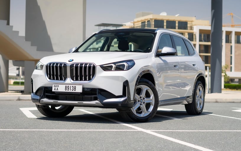 BMW X1 (Blanco), 2024 para alquiler en Sharjah