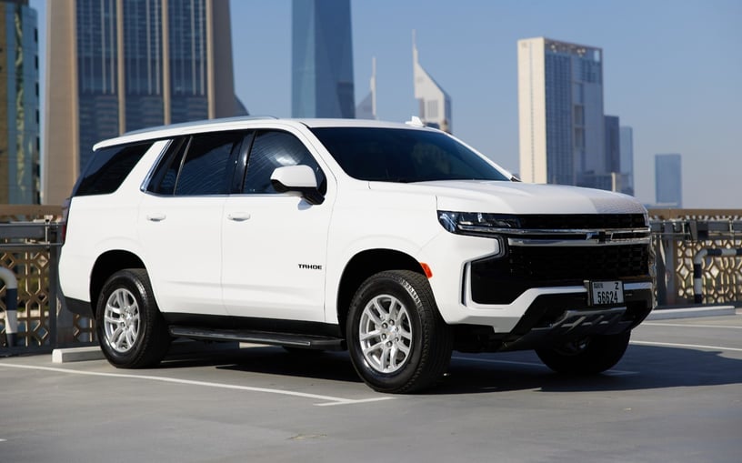 Chevrolet Tahoe (Blanco), 2023 para alquiler en Abu-Dhabi