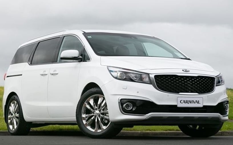 KIA Carnival (Bianca), 2018 in affitto a Sharjah