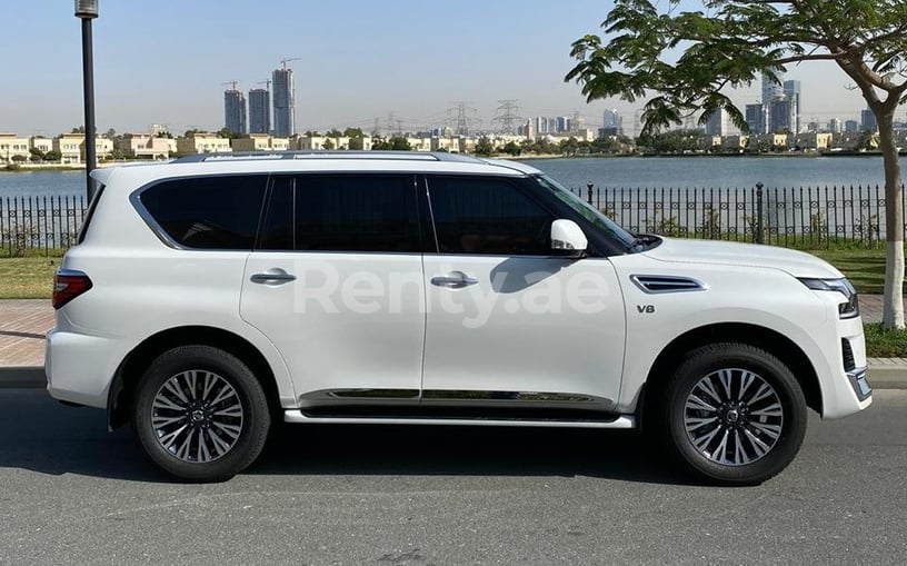 Nissan Patrol  V8 Titanium (Blanc), 2020 à louer à Dubai