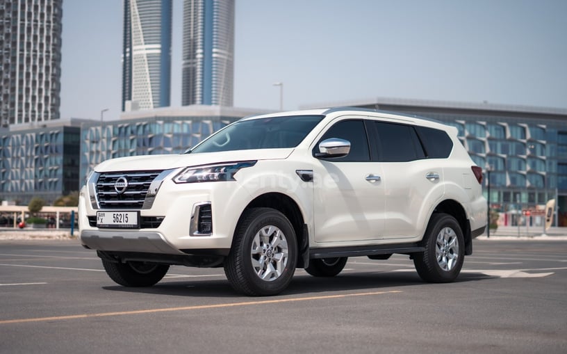 Nissan Xterra (Blanco), 2022 para alquiler en Abu-Dhabi