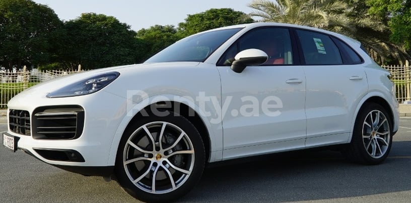 Porsche Cayenne S (Blanco), 2019 para alquiler en Dubai