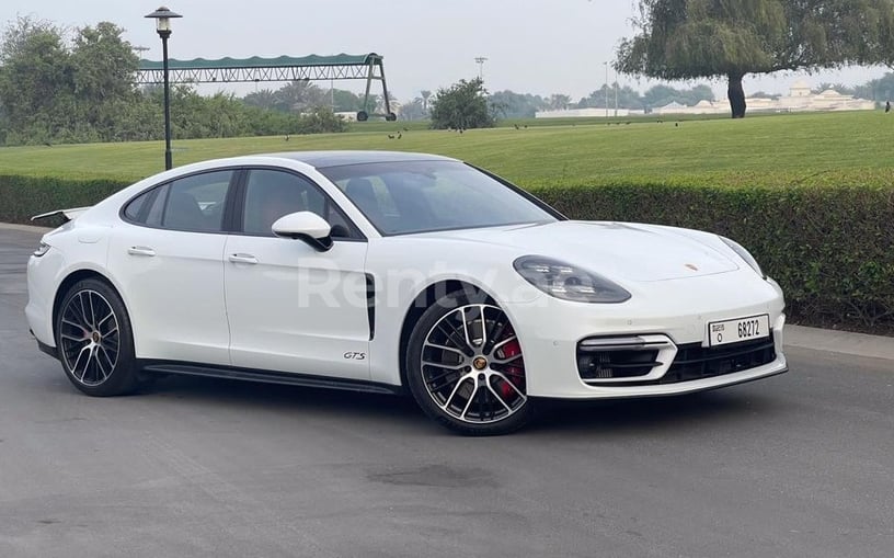 Porsche Panamera GTS (Белый), 2022 для аренды в Дубай