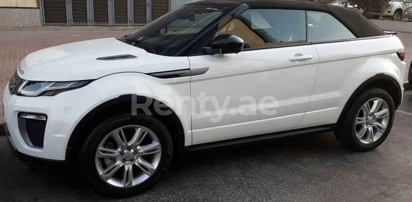 Range Rover Evoque (Blanco), 2018 para alquiler en Dubai
