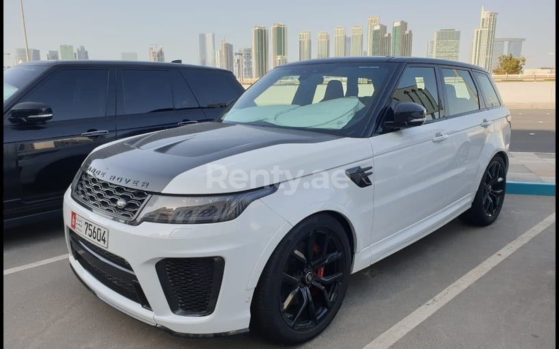 Range Rover Sport SVR (Bianca), 2020 in affitto a Abu Dhabi