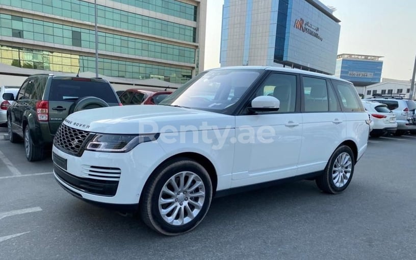 Range Rover Vogue (Blanco), 2021 para alquiler en Dubai