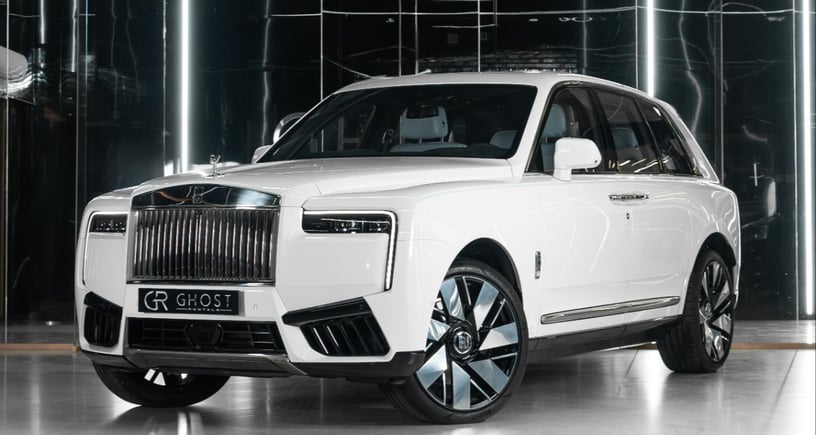 Abu Dabi'de kiralık Rolls Royce Cullinan (Beyaz), 2025