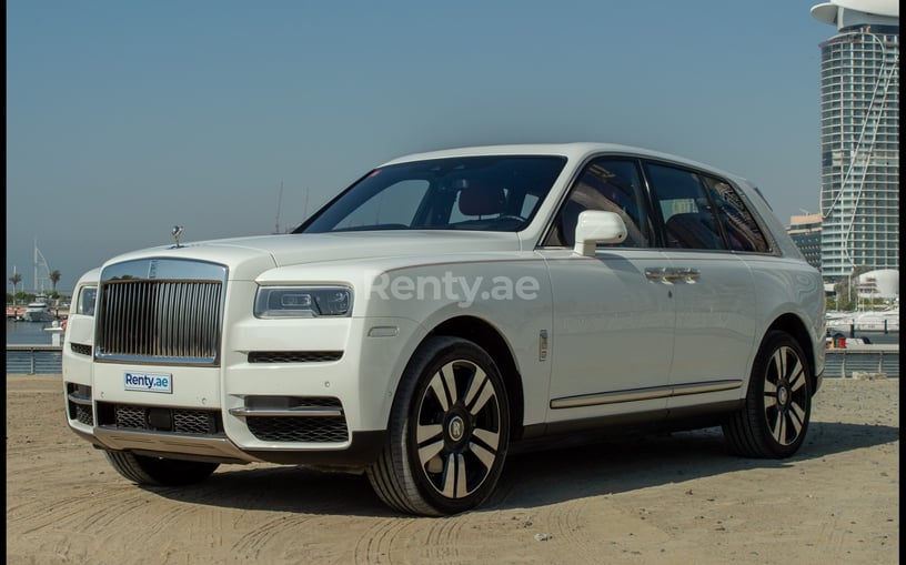 在迪拜 租 Rolls Royce Cullinan (白色), 2020