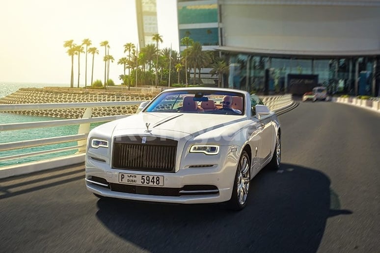 Rolls Royce Dawn (Blanco), 2017 para alquiler en Dubai
