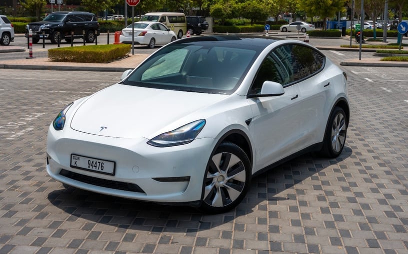Tesla Model Y Long Range (Белый), 2022 - предложения по лизингу в Абу-Даби