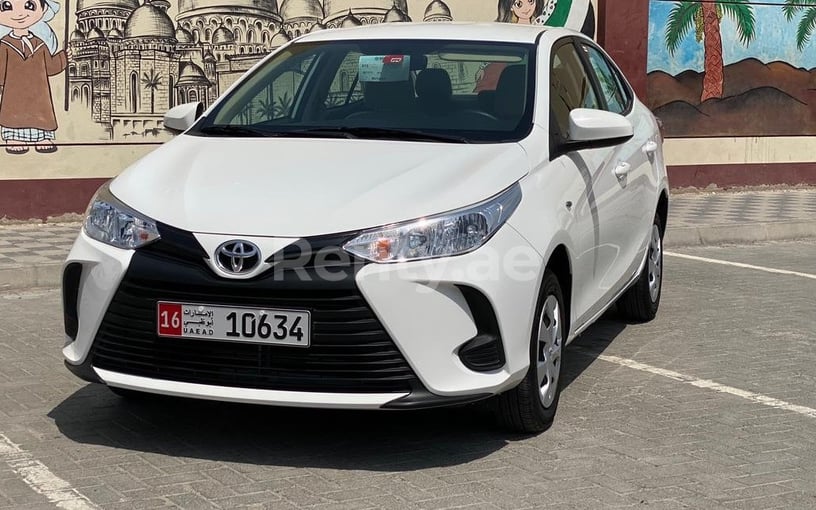 Toyota Yaris (Weiß), 2021  zur Miete in Dubai