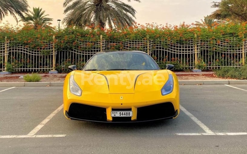 إيجار Ferrari 488 Spyder (الأصفر), 2018 في دبي