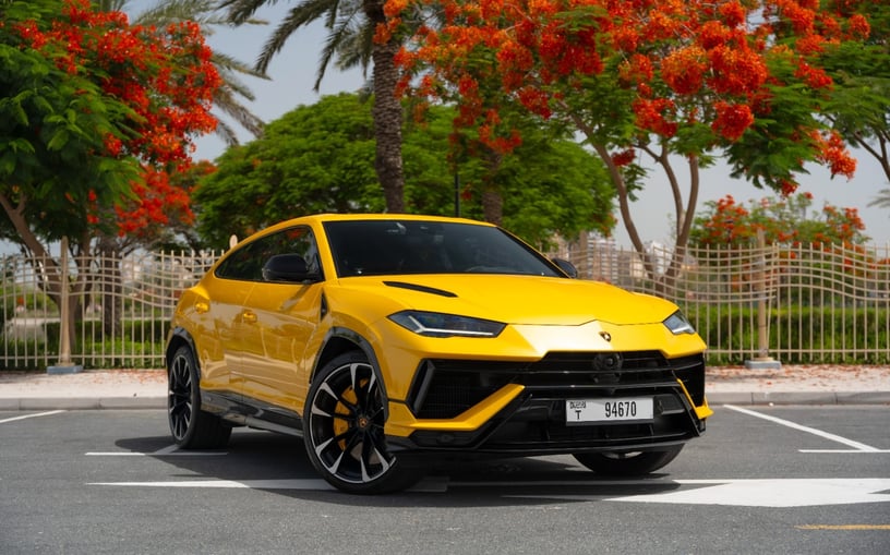 Lamborghini Urus (Geel), 2023 verhuur per uur in Dubai