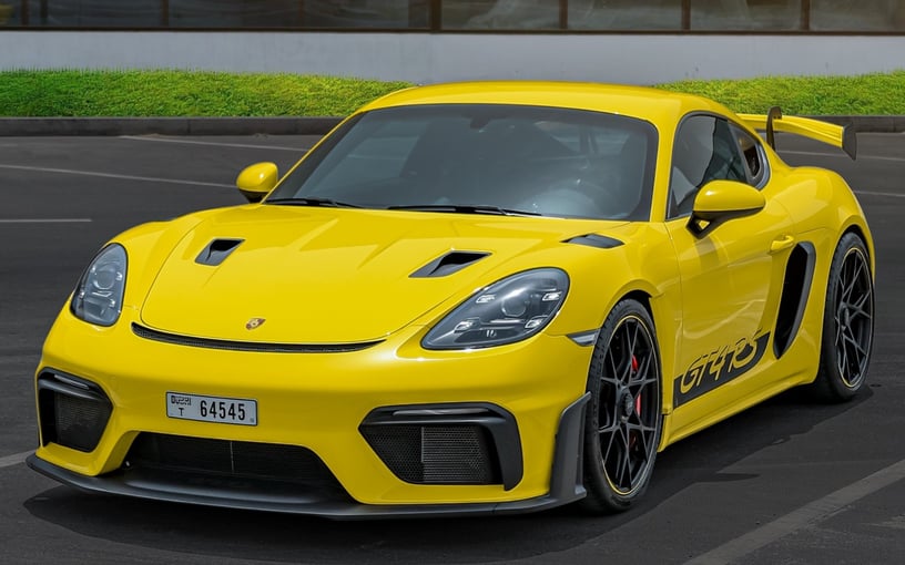 在沙迦 租 保时捷GT4 (黄色), 2023