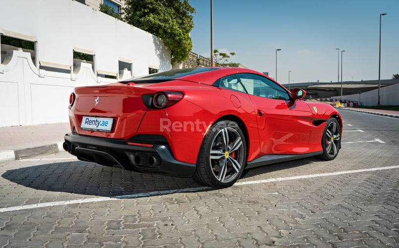 Ferrari Portofino Rosso (Rouge), 2019 &agrave; louer &agrave; Duba&iuml;