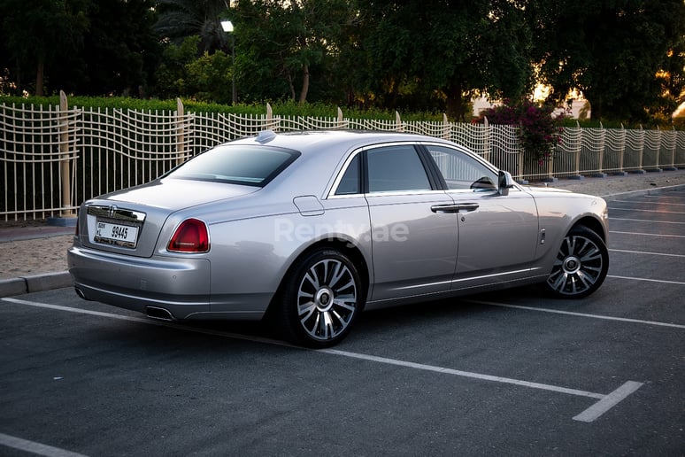 Rolls Royce Ghost (Wei&szlig;), 2019  zur Miete in Dubai