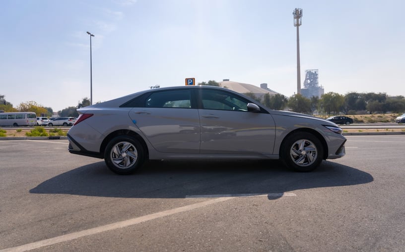 Hyundai Elantra (Grigio), 2024 in affitto a Abu Dhabi