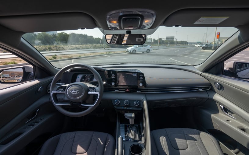 Hyundai Elantra (Grigio), 2024 in affitto a Abu Dhabi