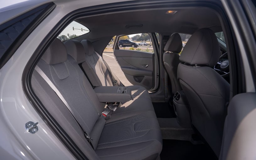 Hyundai Elantra (Grigio), 2024 in affitto a Abu Dhabi