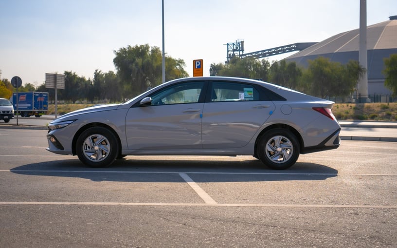 Hyundai Elantra (Grigio), 2024 in affitto a Abu Dhabi