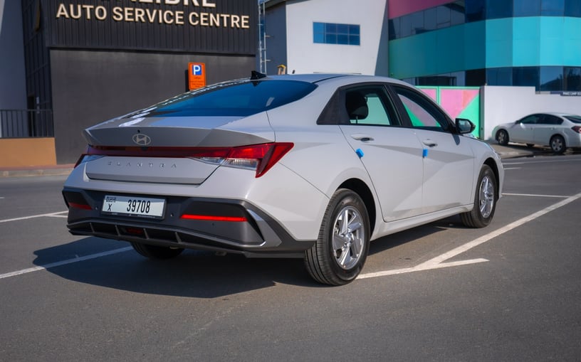 Hyundai Elantra (Grigio), 2024 in affitto a Abu Dhabi