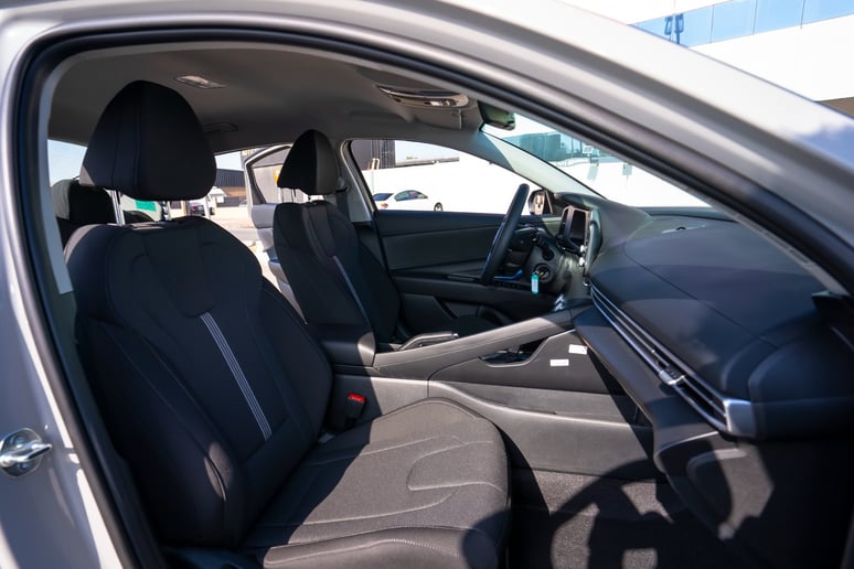 Hyundai Elantra (Grigio), 2024 in affitto a Abu Dhabi